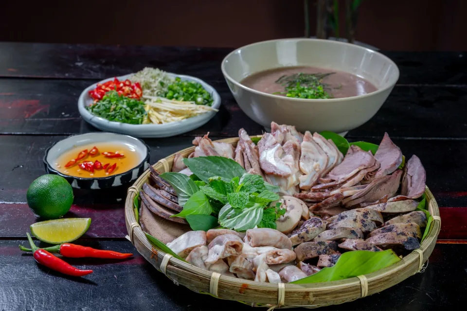 Cà phê sữa đá, pha máy, trà trái cây