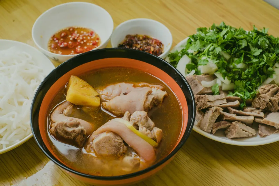 Cà phê sữa đá, pha máy, trà trái cây