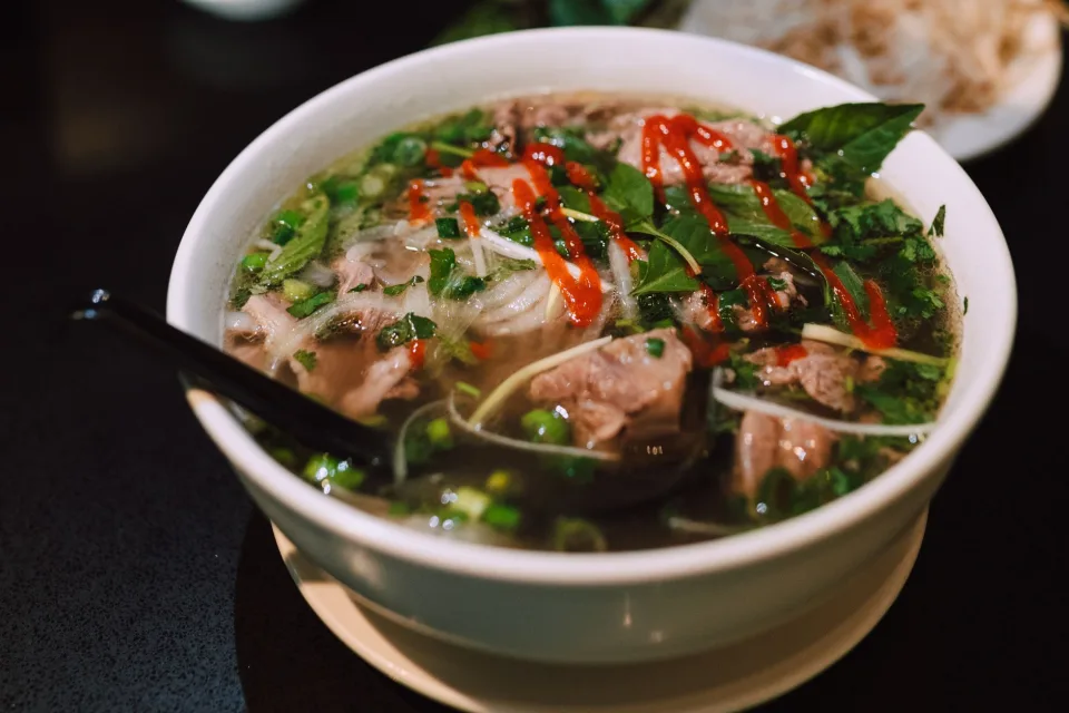 Cà phê sữa đá, pha máy, trà trái cây